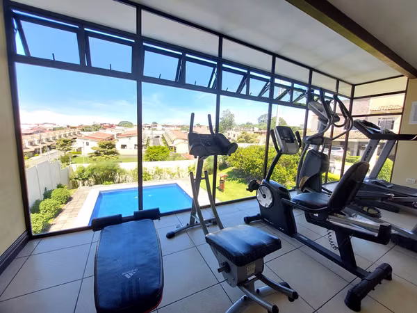 Se vende casa en Condominio Santa Lorena, San Pablo de Heredia.