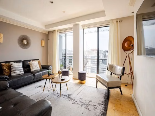 ALQUILER DE PENTHOUSE AMUEBLADO EN CONDOMINIO MILANO –  A LA PAR DE AV. ESCAZÚ