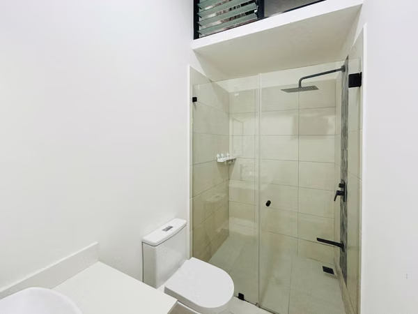 Se Vende Casa en condominio Lindora Village.