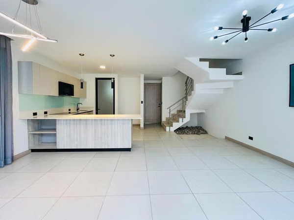 Se Vende Casa en condominio Lindora Village.
