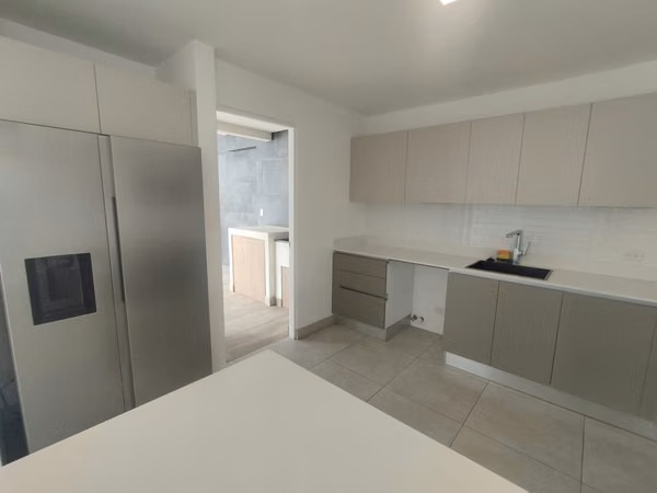 Se Alquila ( Alquiler) Casa en Guachipelín 310 Escazú, Cod GU 1538