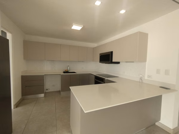 Se Alquila ( Alquiler) Casa en Guachipelín 310 Escazú, Cod GU 1538