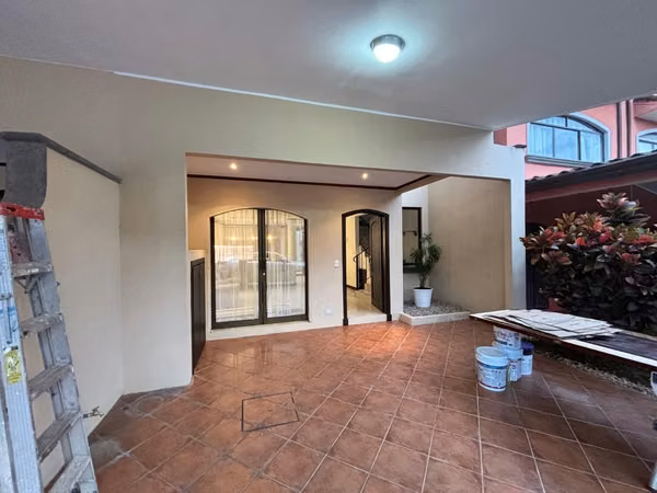 ALQUILER DE CASA EN CONDOMINIO BOULEVARD DEL SOL -LINDORA