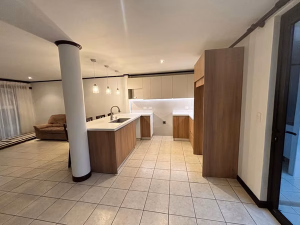 ALQUILER DE CASA EN CONDOMINIO BOULEVARD DEL SOL -LINDORA