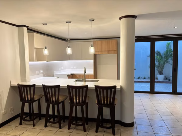 ALQUILER DE CASA EN CONDOMINIO BOULEVARD DEL SOL -LINDORA