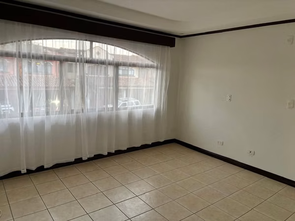 ALQUILER DE CASA EN CONDOMINIO BOULEVARD DEL SOL -LINDORA