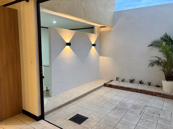 ALQUILER DE CASA EN CONDOMINIO BOULEVARD DEL SOL -LINDORA