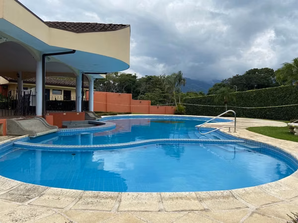 ALQUILER DE CASA EN CONDOMINIO BOULEVARD DEL SOL -LINDORA