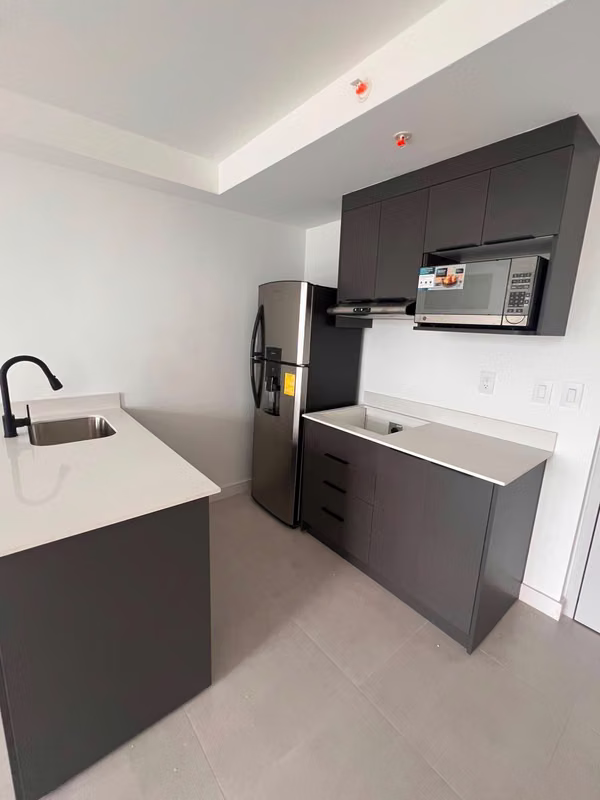 Alquiler apartamento NUEVO 1 cuarto con línea blanca en Sky Garden Sabana Norte #