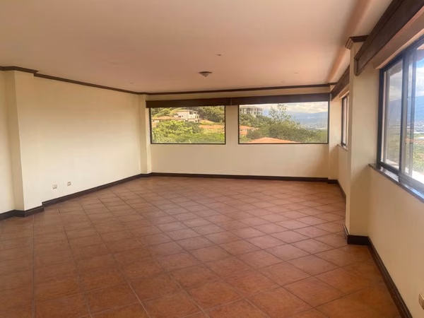 Nuevo en el mercado  Casaen condominio, Escazu 3 dormitorios,excelente vista, gran sala enorme.