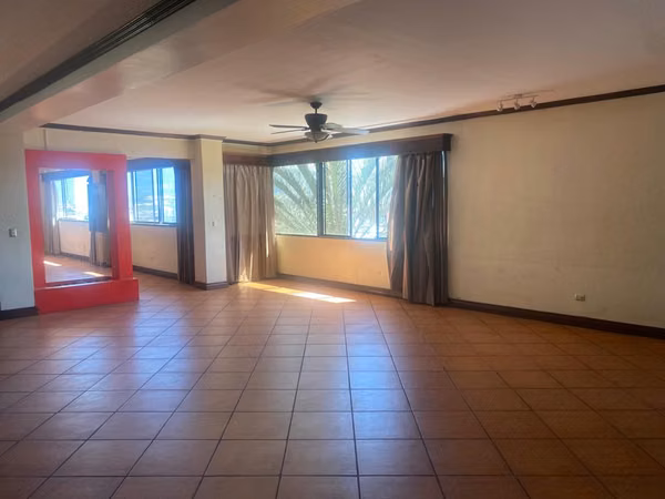 Nuevo en el mercado  Casaen condominio, Escazu 3 dormitorios,excelente vista, gran sala enorme.