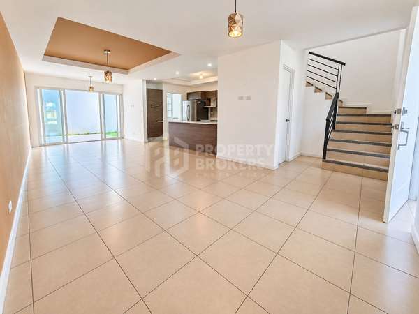 Alquiler de casa | Santa Ana | Línea blanca | 3 hab | Jardín | Terraza | $1550