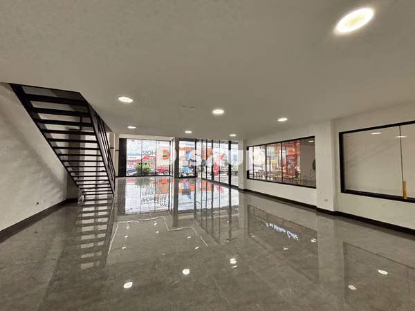 Alquiler de moderno local comercial. Alta tránsito y visibilidad. Cartago centro