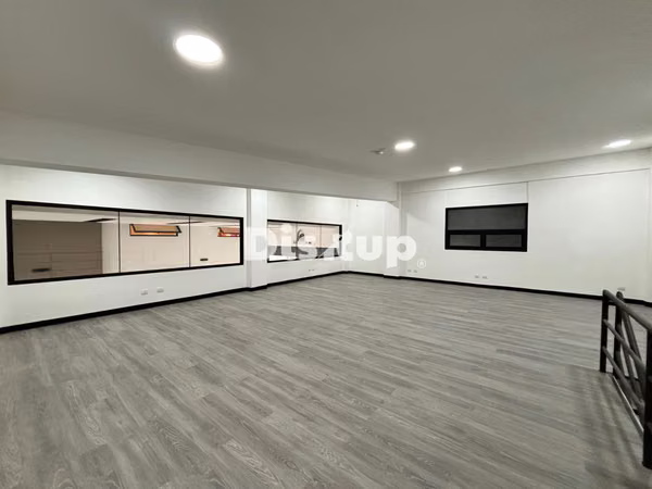 Alquiler de moderno local comercial. Alta tránsito y visibilidad. Cartago centro