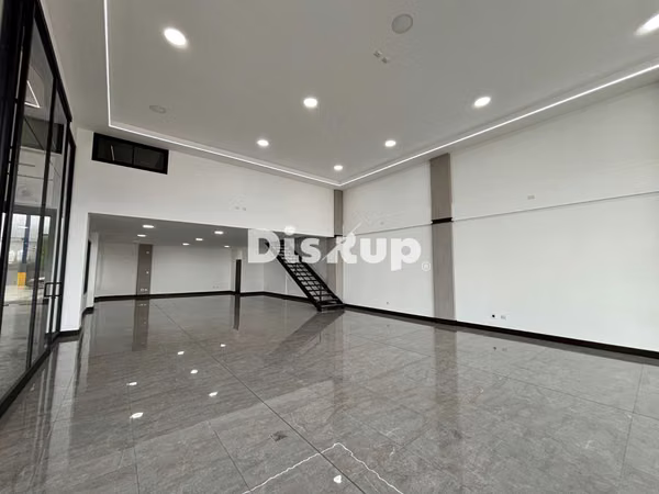 Alquiler de moderno local comercial. Alta tránsito y visibilidad. Cartago centro