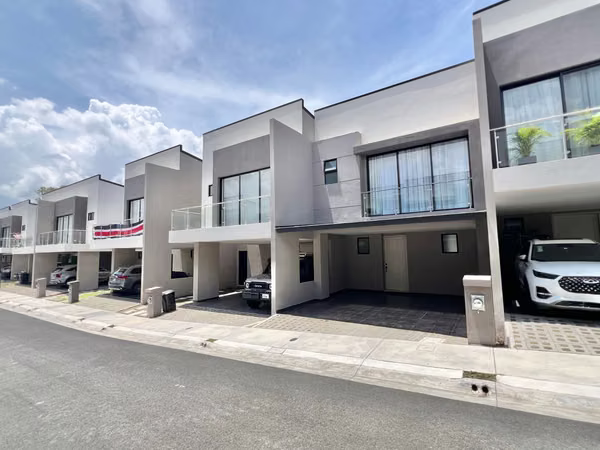 Rental house in Santa Ana - Lindora Village. 3 rooms. Unsurmountable threats!