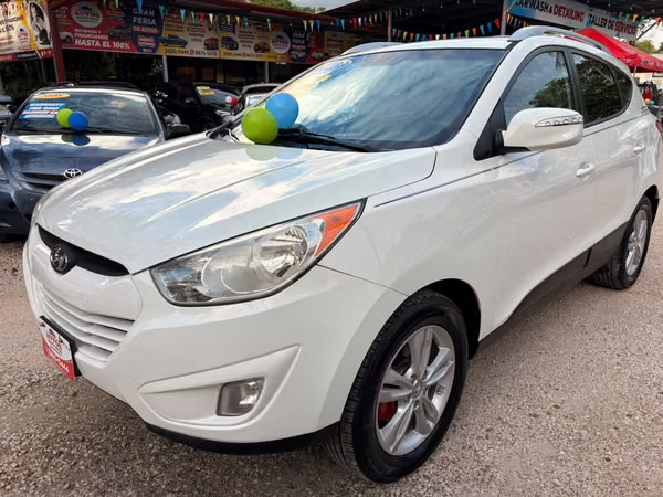 HYUNDAI TUCSON GLS-2013-AUTO-SHIFT TRONIC-4X2 7.875,000