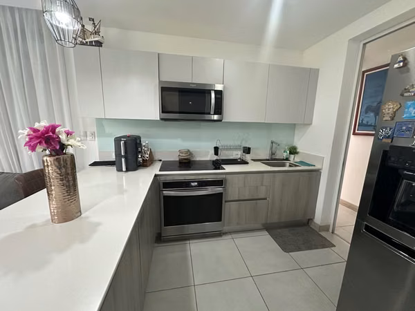 VENTA DE HERMOSA CASA CON TERRAZA EN LA ARBOLEDA, BELEN