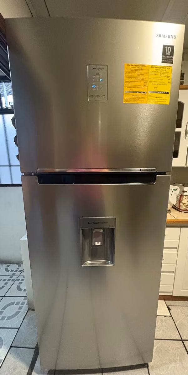 Samsung Refrigerator 16 feet 2 doors