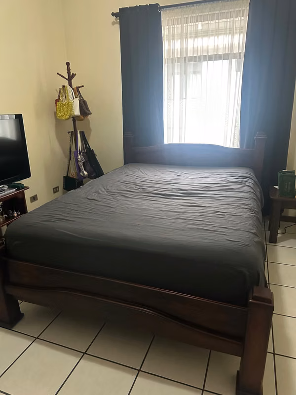 Bed Maedra Queen and Pendant