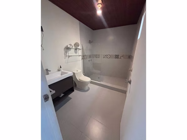 Apartamento grande en Barrio Escalante || iluminación y ventilación natural