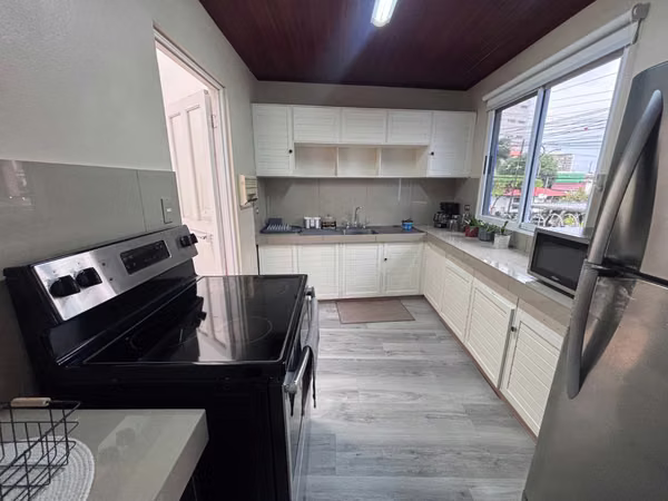 Apartamento grande en Barrio Escalante || iluminación y ventilación natural