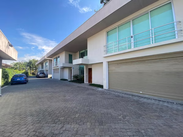 Condominio con 4 Unidades