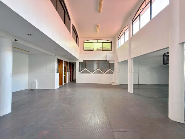 Local comercial en alquiler en Escazú cerca del Multiplaza | 480 m² y alta visibilidad