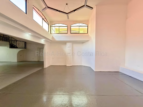 Local comercial en alquiler en Escazú cerca del Multiplaza | 480 m² y alta visibilidad