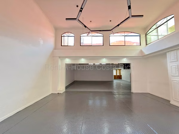 Local comercial en alquiler en Escazú cerca del Multiplaza | 480 m² y alta visibilidad
