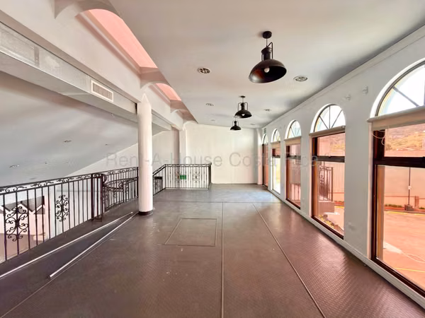 Local comercial en alquiler en Escazú cerca del Multiplaza | 480 m² y alta visibilidad