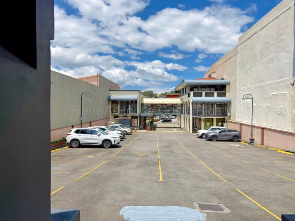 Local comercial en alquiler en Escazú cerca del Multiplaza | 480 m² y alta visibilidad
