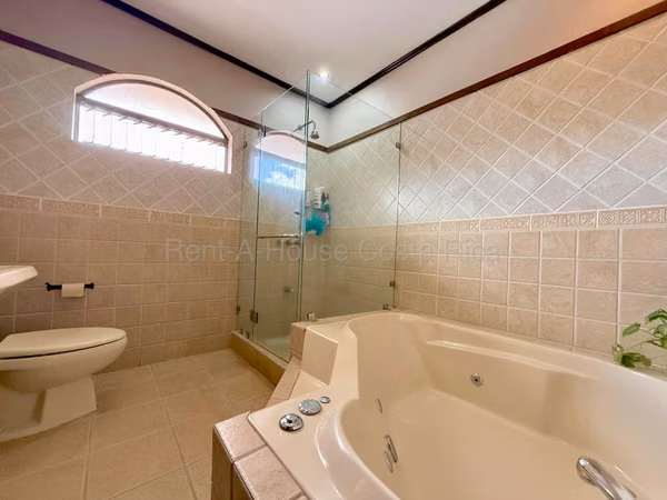 Casa en venta en Ayarco Este | 3 habitaciones y jardín