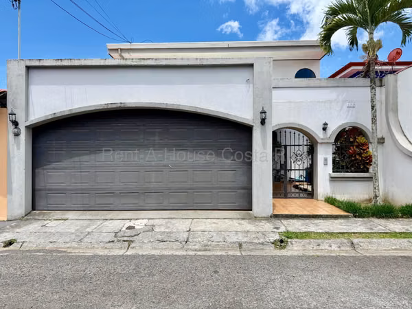 Casa en venta en Ayarco Este | 3 habitaciones y jardín