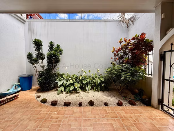 Casa en venta en Ayarco Este | 3 habitaciones y jardín