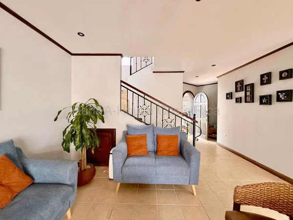 Casa en venta en Ayarco Este | 3 habitaciones y jardín