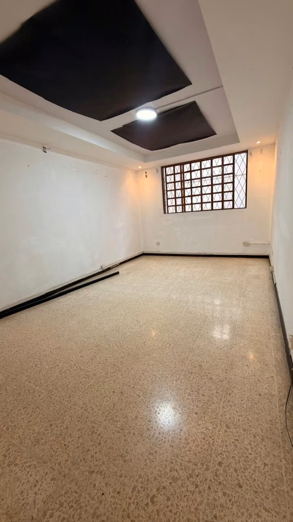 Casa en alquiler en Zapote, Yoses Sur-1 nivel independiente- para oficinas(uso comercial )