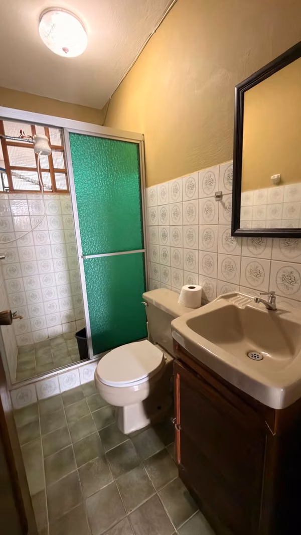 Casa en alquiler en Zapote, Yoses Sur-1 nivel independiente- para oficinas(uso comercial )