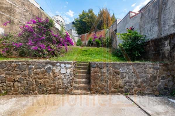 2001Property for rent / Los Yoses / Eskinera / Mixed floor use / Ideal for offices or commercial premises