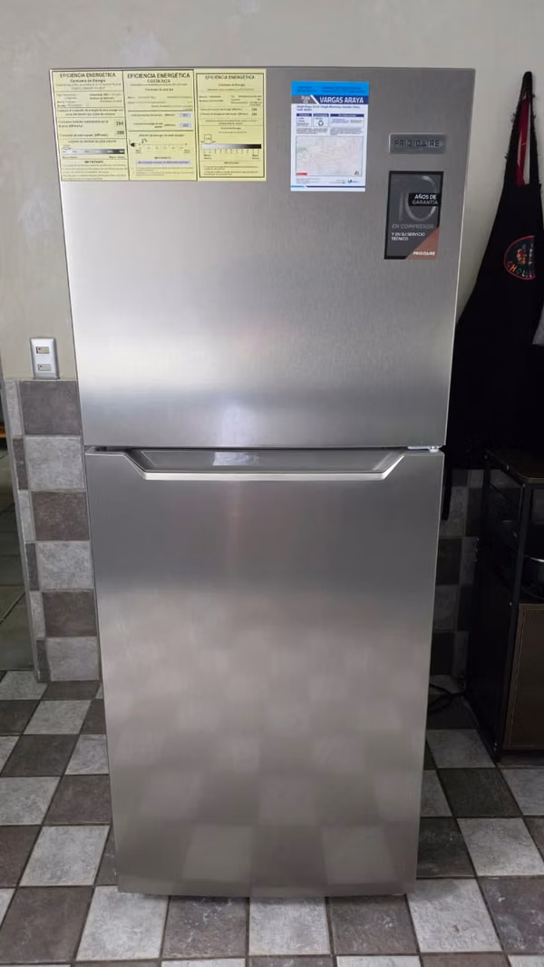 SALE - Refrigerator Frigidaire 10 feet - No Frost