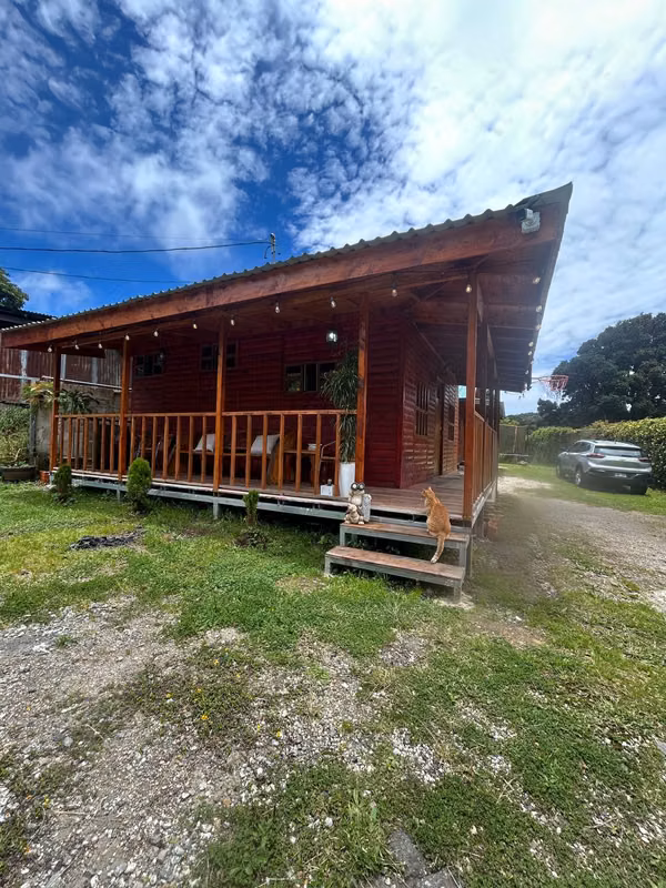 Hermosas cabañas con rancho.