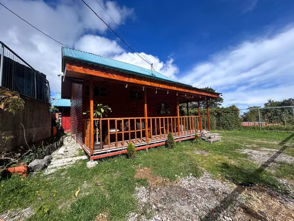 Hermosas cabañas con rancho.