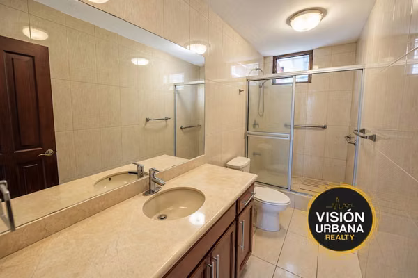 Apartamento de 3 Habitaciones en Condominio Altos de Marbella