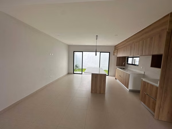 $40,000 prima* Casa nueva con Cuarto en Primera planta, Santa Ana