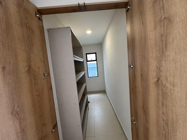 $40,000 prima* Casa nueva con Cuarto en Primera planta, Santa Ana
