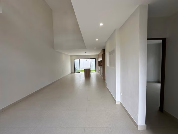 $40,000 prima* Casa nueva con Cuarto en Primera planta, Santa Ana