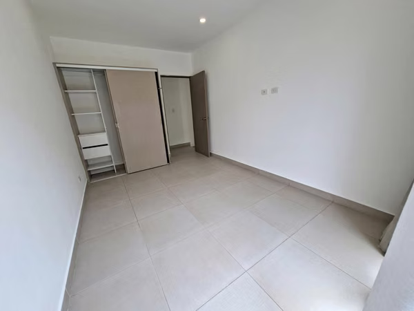 Alquiler de casa en Vistas Santa Ana | 2 hab | 1.5 baños | 2 parqueos