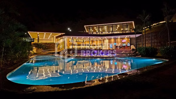 Alquiler de casa en Vistas Santa Ana | 2 hab | 1.5 baños | 2 parqueos