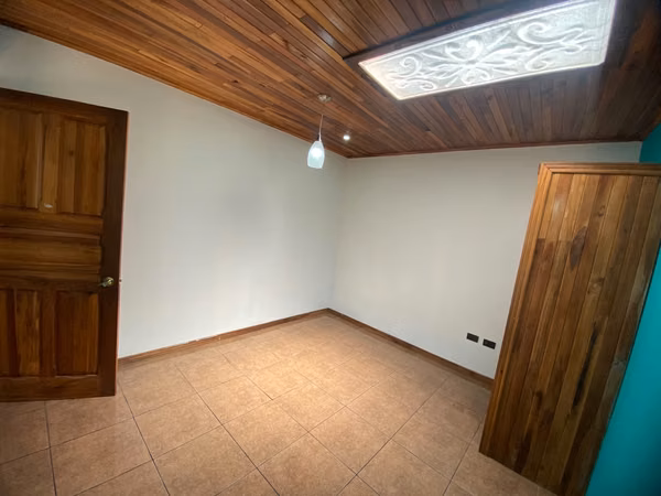 SE VENDE CASA, USO DE SUELO MIXTO, LA AURORA DE HEREDIA