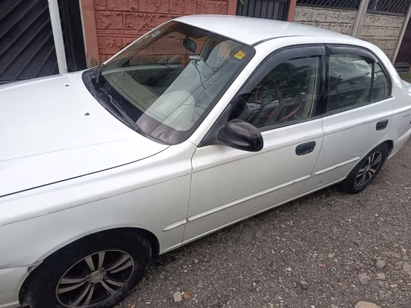 Hyundai access 2000 in excellent condition. A / C excellent state Motor Water pump New tires